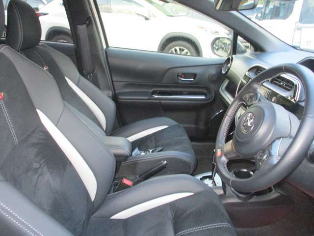 アクア1.5 G GRスポーツ・17インチパッケージ