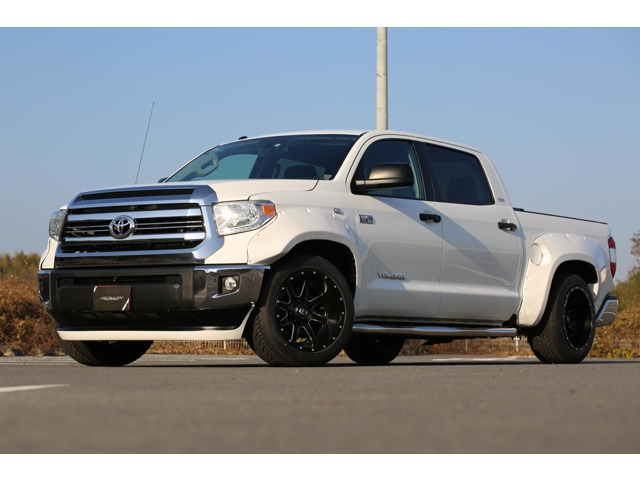 タンドラクルーマックス SR5 5.7 V8