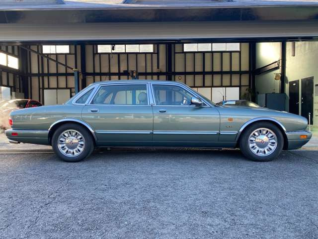 ディムラーダブルシックス