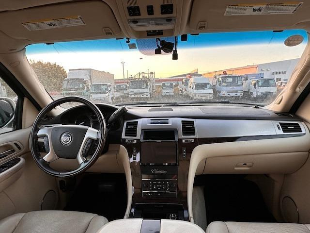 エスカレードAWD 4WD