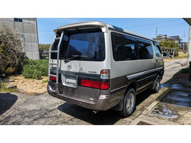 ハイエース3.0 スーパーカスタムG トリプルムーンルーフ ディーゼル 4WD