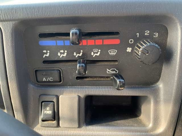 ���I�����C�����k���p�\�R���E�X�}�z�̃r�f�I�ʘb�𗘗p�����A�I�����C�����k���\�ł��B���Ԃ̊O��������V�[�g�̏�ԓ��A�I�����C���Ŋm�F�����܂��B���ڂ����́u�I�����C�����k��]�v�Ƃ��₢���킹���������B