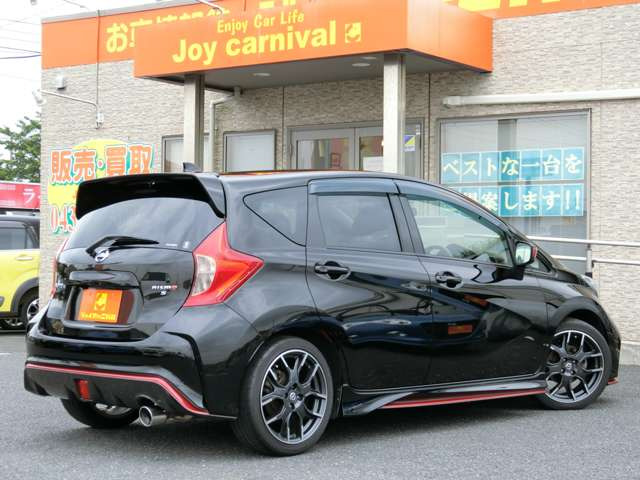 わくわく、楽しい車達が、お客様のご来店をお迎え致します!★お客様用駐車場も完備しておりますので安心してご来店下さい★