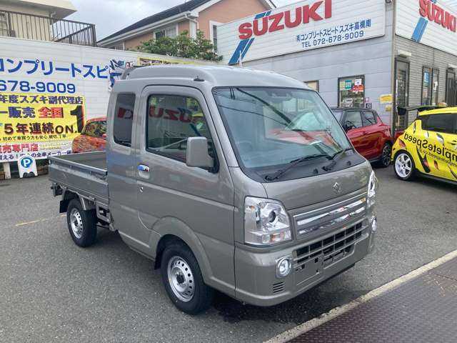 安全に楽しく走れるスズキセーフティーサポート!ゆったりとした運転姿勢、室内に荷物が積める広い空間があるキャビンが魅力のスーパーキャリイ。荷台部分はお仕事から趣味まで、幅広く活躍すること間違いなしです!