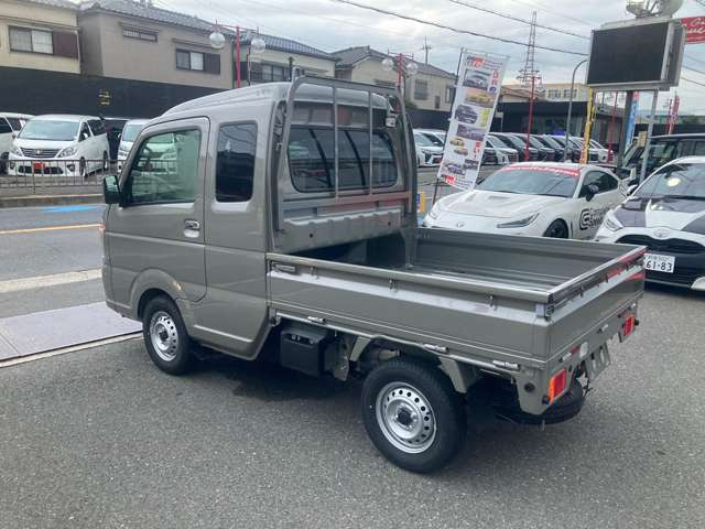 安全に楽しく走れるスズキセーフティーサポート!ゆったりとした運転姿勢、室内に荷物が積める広い空間があるキャビンが魅力のスーパーキャリイ。荷台部分はお仕事から趣味まで、幅広く活躍すること間違いなしです!