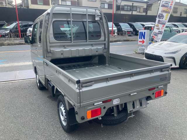 安全に楽しく走れるスズキセーフティーサポート!ゆったりとした運転姿勢、室内に荷物が積める広い空間があるキャビンが魅力のスーパーキャリイ。荷台部分はお仕事から趣味まで、幅広く活躍すること間違いなしです!