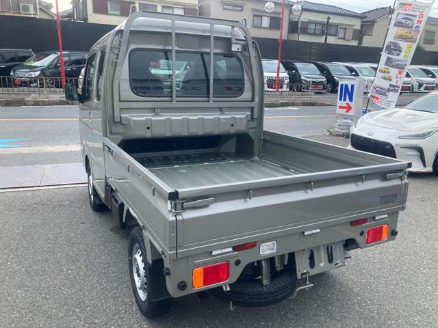 安全に楽しく走れるスズキセーフティーサポート!ゆったりとした運転姿勢、室内に荷物が積める広い空間があるキャビンが魅力のスーパーキャリイ。荷台部分はお仕事から趣味まで、幅広く活躍すること間違いなしです!