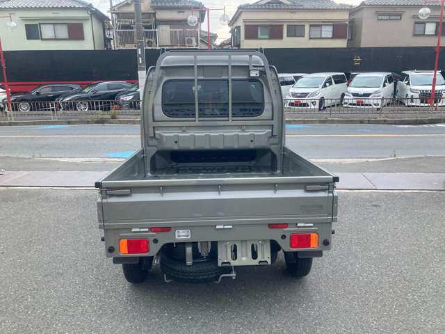 安全に楽しく走れるスズキセーフティーサポート!ゆったりとした運転姿勢、室内に荷物が積める広い空間があるキャビンが魅力のスーパーキャリイ。荷台部分はお仕事から趣味まで、幅広く活躍すること間違いなしです!