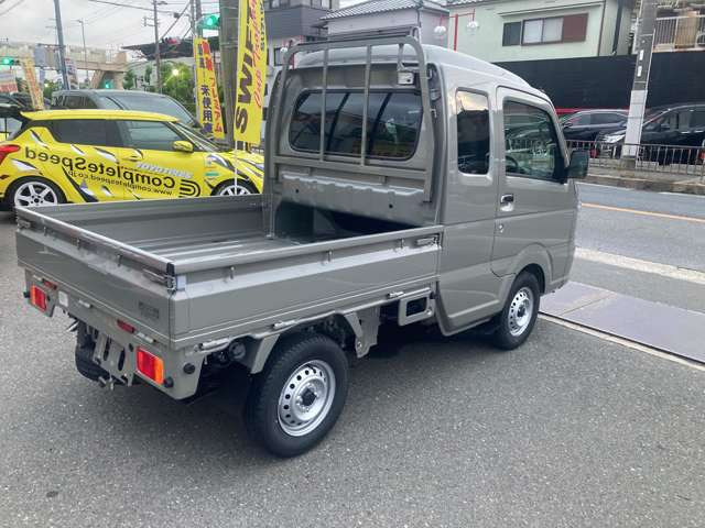 安全に楽しく走れるスズキセーフティーサポート!ゆったりとした運転姿勢、室内に荷物が積める広い空間があるキャビンが魅力のスーパーキャリイ。荷台部分はお仕事から趣味まで、幅広く活躍すること間違いなしです!