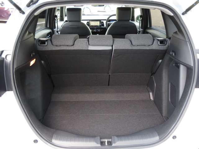 奥行きがたっぷりなラゲッジスペース