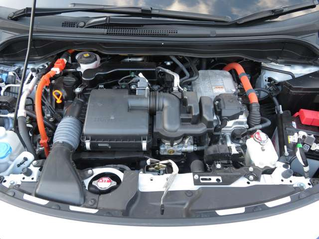 エンジンルームもご覧の通りキレイ!