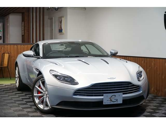 アストンマーチン ＤＢ１１ ベースグレード ＤＢ１１ Ｖ１２ ツインターボ ライトニングシルバー ケースネスレザー キルティング 1530.0万円  平成30年(2018年) 東京都 中古車 - 価格.com