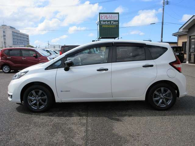 ノート1.2 e-POWER メダリスト FOUR ブラックアロー 4WD