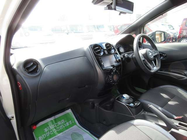 ノート1.2 e-POWER メダリスト FOUR ブラックアロー 4WD