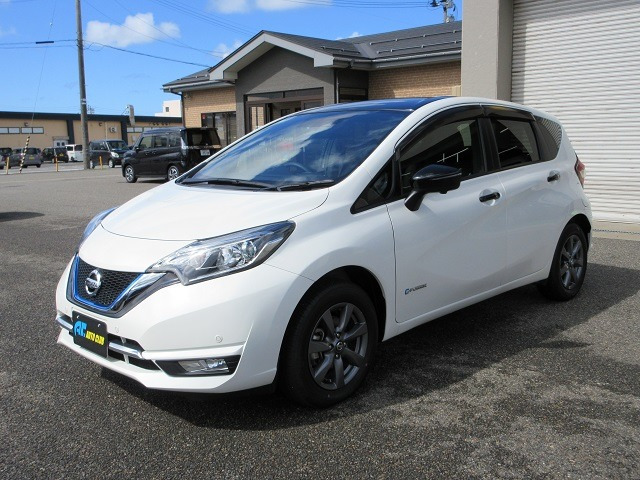 ノート1.2 e-POWER メダリスト FOUR ブラックアロー 4WD