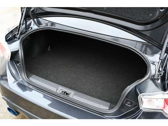 ���Ђ̓h�A�̃q���W����/�e�������/�t���A�}�b�g�ȂǁA�ׂ��ȏ����Y��ɃN���[�j���O�v���܂��B�V�Ԃ��낵���Ă̂悤�ȋP������ԗ������q�l�ɂ��[�Ԃ����Ē����܂��B�������̂��q�l�������S���Ă������������܂�