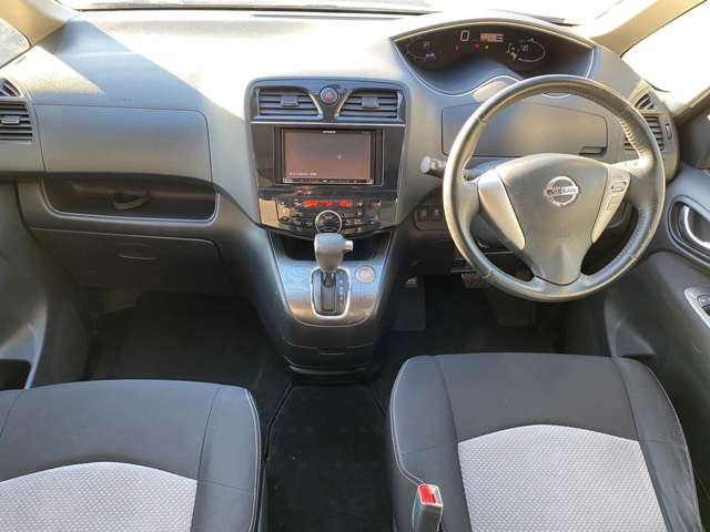 スリークロス滋賀店は総在庫200台以上展示!お客様のお気に入りの1台がきっと見つかります!軽自動車、普通車、キャンピングカーに福祉車両まで店頭に無い在庫もお探しできます♪お気軽にご来店ください!