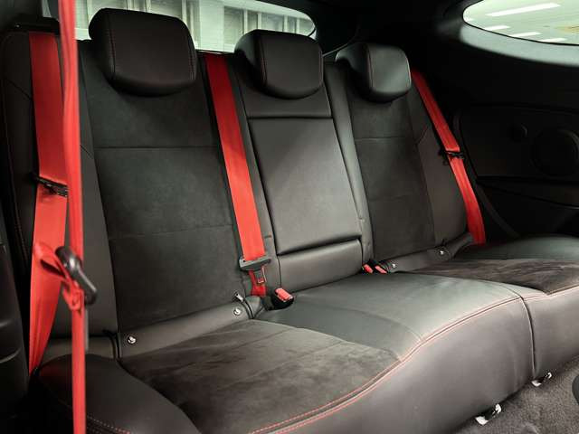 【屋内展示場完備】雨が降っても風が吹いても、暑くても寒くてもゆっくりお車をご覧いただけます⇒