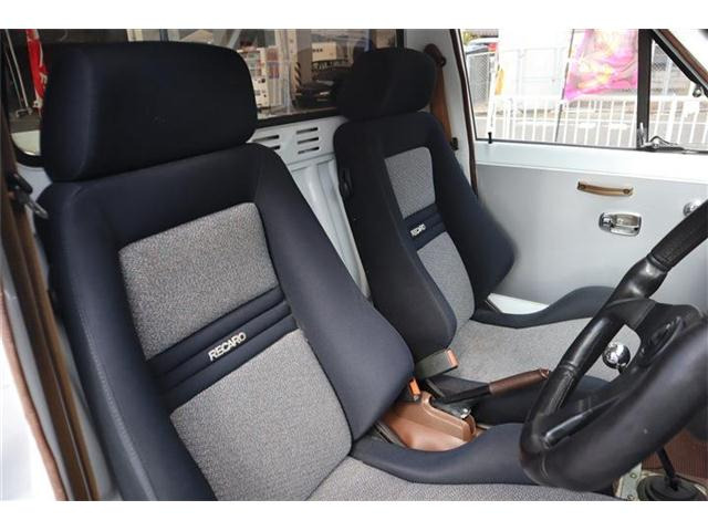 ���Ȃ�̃J�X�^���ł��̂ŁA�Ԍ����󂯂�܂�1�A2�������ϒ����Ă��܂��B�����𒸂�����������w�������܂��B�������̒n���̐����H�ꂳ��ȂǂŐ�����Ԍ����������ꍇ�͎Ԃ݂̂̔̔����\�ł����ɔ[�Ԃł��܂�