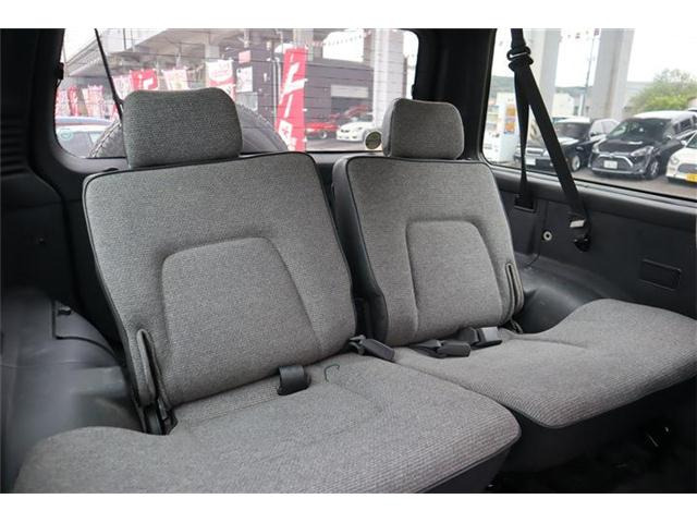 室内も充分・年式以上に綺麗です!更にスタッフが真心込めて納車の清掃や準備をします!(気になる方には別途ルームクリーニング・革調カバー販売など)対応できます。