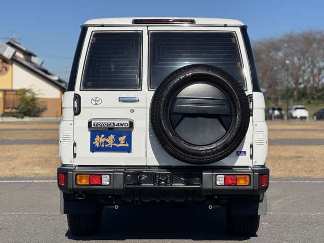 �J���[�E�O���[�h�E�I�v�V�����ύX�\�ł��B���[�J�[�i�r�E�t���b�v�_�E�����j�^�[�E�o�b�N�J�����EETC���������t���ł��܂��̂ŁA���C�y�ɂ����k���������܂��B