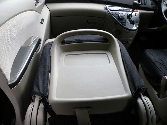 ����ȃV�[�g�̔w�������|���ăe�[�u���ɂ��邱�Ƃ��o���܂��B