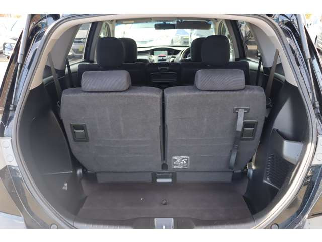 2、3列目を倒していただきますと更に広々スペースになります♪