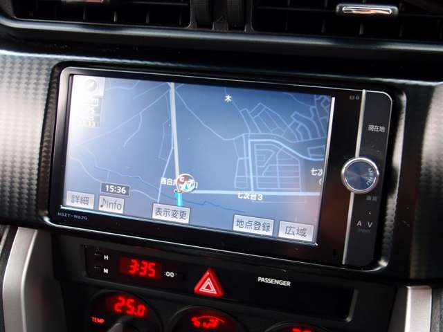 �g���^SD�n�f�W�i�r�Q�[�V���������BCD�ADVD�ASD�J�[�h�̍Đ�����Bluetooth�ڑ����\�ȍ����\���f���B�n�f�W�`���[�i�[���������e���r�̎������\�ł�