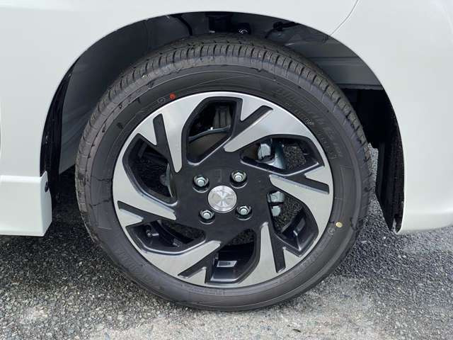 ☆高機能の鈑金工場を完備しています☆大事な愛車が傷ついたときでも安心です☆当社自慢の技術屋にお任せください☆