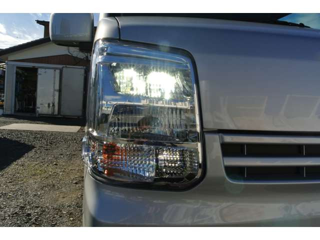 ��Ԃ̎��E���m�ۂ��鏃��LED�w�b�h���C�g!