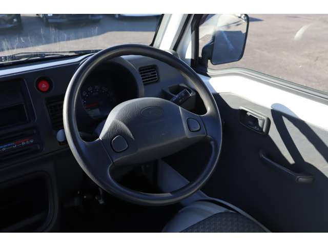 よく触れるステアリングは擦れや傷も少なく綺麗な状態です!