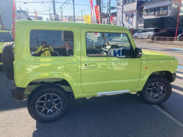 即納可納車1年半間まてない方に即納ジムニー入庫!御早めに他ベージュもあり好きなオプション可新車コンプリートOKカスタムベースお好きなアルミ/ナビ/リフトUP色々なプラン対応可能