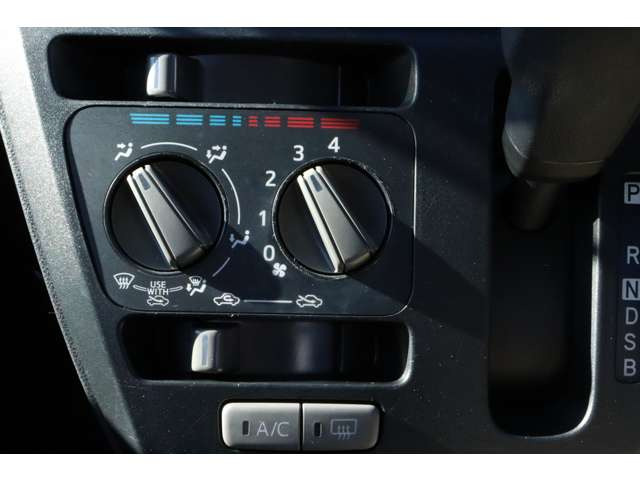 手の届きやすい所で簡単操作の空調コントロールパネル!!