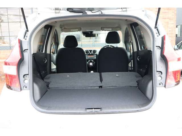 2列目を倒して頂きますとさらに広々♪大きな荷物も楽々積められます!