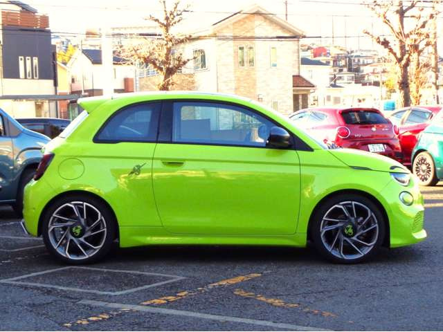 アバルト500eツーリズモ