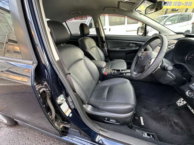 専門の業者による内装丸洗い、シートのタバコなどによるコゲ穴のリペア等(有料)も承っております。