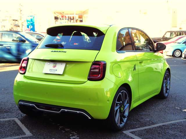 アバルト500eツーリズモ