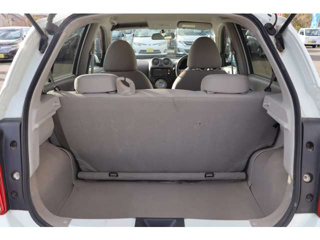 2列目を倒していただきますと更に広々スペースになります♪