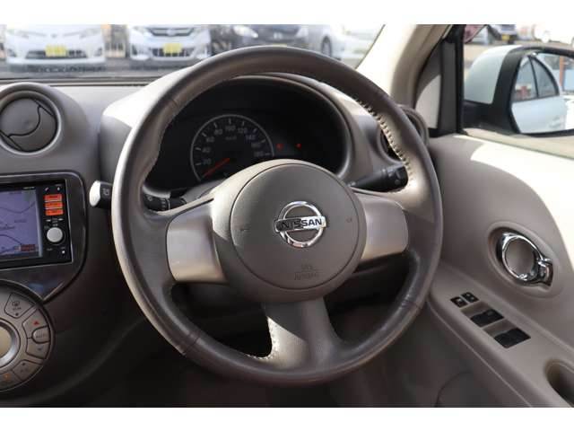 窓の開閉もワンタッチで楽々です♪ウィンドウロックも付いているので、お子様のいるご家庭でも、お年寄りのいるご家庭でも安心ですね♪♪