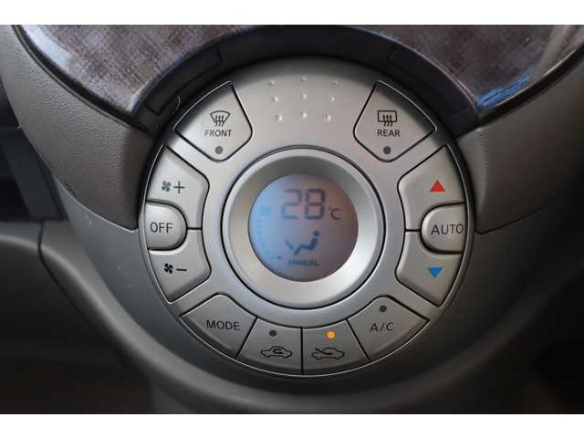 オートエアコン標準装備 自動で温度調整してくれるから無駄な操作も必要なし☆