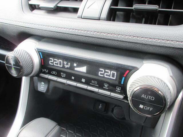 オートエアコンで自分好みの室温を素早く設定出来ます。快適な室温で、快適な運転をお楽しみ下さい!