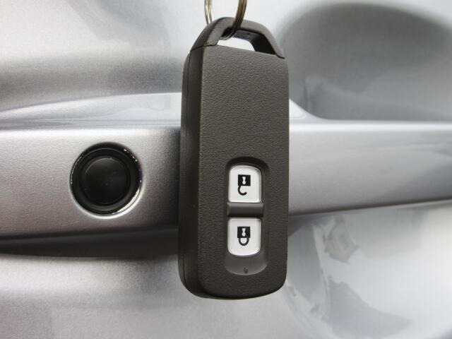 キーをポケットに入れたままでもエンジンON/OFF、ドア施錠/開錠可能♪便利なスマートキーです。