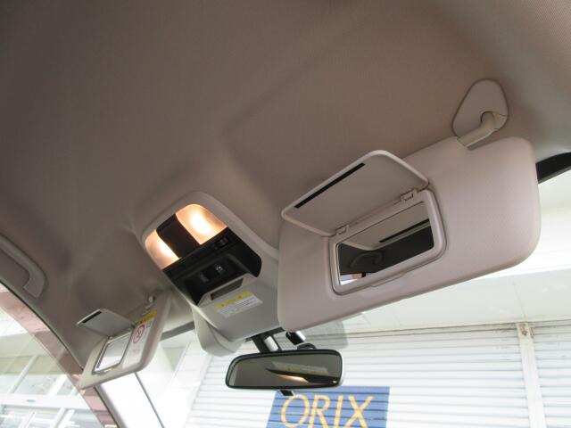 簡易的な身だしなみチェックが出来るバニティミラー付きです☆