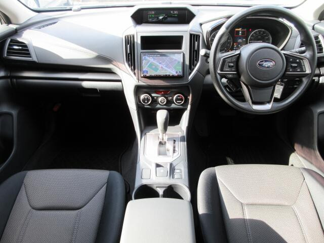 内外装の清掃・ガラス系ボディコーティングをCARクリーニング専門業者が施工いたしますので大変清潔。オリックス自動車ではみなさまに快適なドライブをお約束。