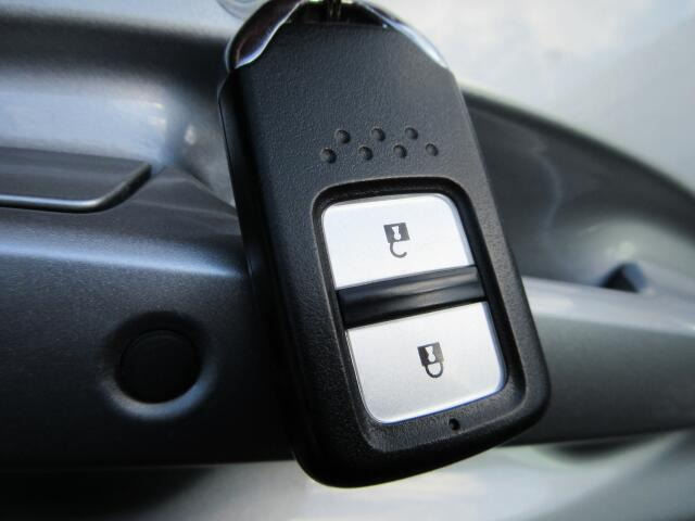 �L�[���|�P�b�g�ɓ��ꂽ�܂܂ł��G���W��ON/OFF�A�h�A�{��/�J���\���֗��ȃX�}�[�g�L�[�ł��B