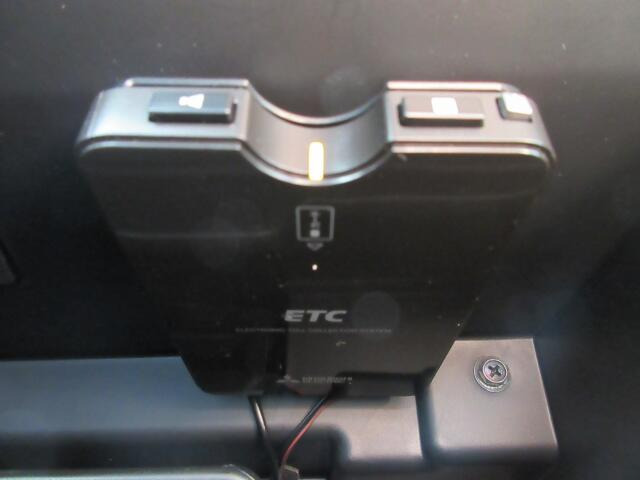 ETC利用で高速料金割引!料金所渋滞を解消しアイドリング時に発生する排気ガスも減らせCO2削減にも貢献!環境のみならずおサイフにも優しいですね。