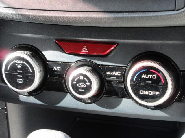 オートエアコンで自分好みの室温を素早く設定出来ます。快適な室温で、快適な運転をお楽しみ下さい!