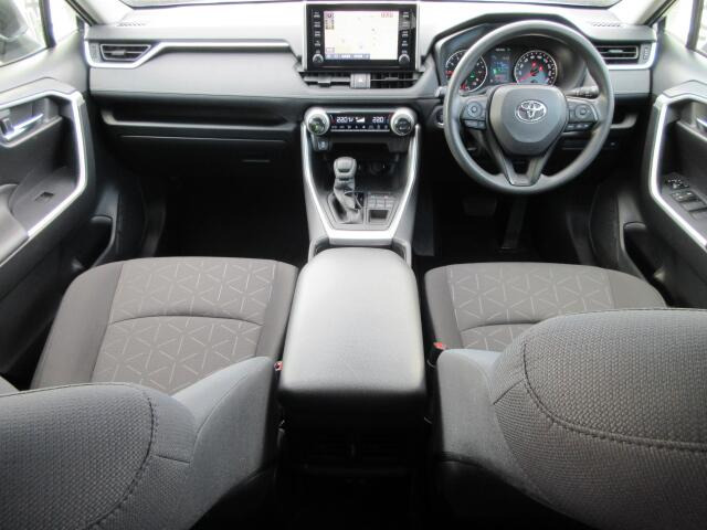 内外装の清掃・ボディコーティングをCARクリーニング専門業者が施工いたしますので大変清潔。オリックス自動車ではみなさまに快適なドライブをお約束