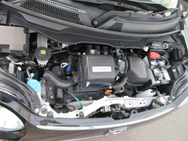 エンジンルームも綺麗に仕上がっております。 営業時間は10時〜18時まで、毎週水曜日が定休日となっております。お問い合わせをスタッフ一同、お待ちしております♪