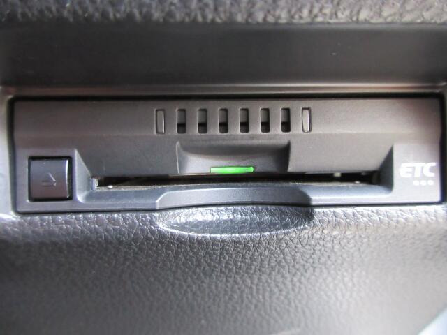 ETC利用で高速料金割引!料金所渋滞を解消しアイドリング時に発生する排気ガスも減らせCO2削減にも貢献!環境のみならずおサイフにも優しいですね。